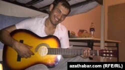 Cегиз жылдык бийликтин куугунтугун көргөн журналист Худайберди Аллашов 13-августта узакка созулган оорудан көз жумду