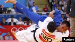 Лаша Шавдатуашвили победил в полуфинале японского соперника эффектным броском, заработав иппон