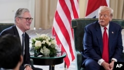 Kier Starmer, premierul Marii Britanii, și Donald Trump, președintele american, pe 28 iulie 2025, în Scoția.