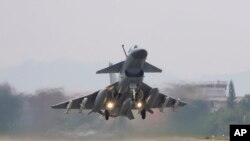 Një avion luftarak i Kinës niset për të marrë pjesë në patrullimet përreth Tajvanit. Prill, 2023.
