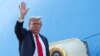 Президентът на САЩ Доналд Тръмп се качва на борда на Air Force One при заминаването си за Аляска, за да се срещне с руския президент Владимир Путин, 15 август 2025 г.