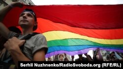 Участники и участницы «Марша равенства»