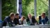 Европейские лидеры во время телефонного разговора с президентом США Трампом в Тиране, Албания, 16 мая 2025 года