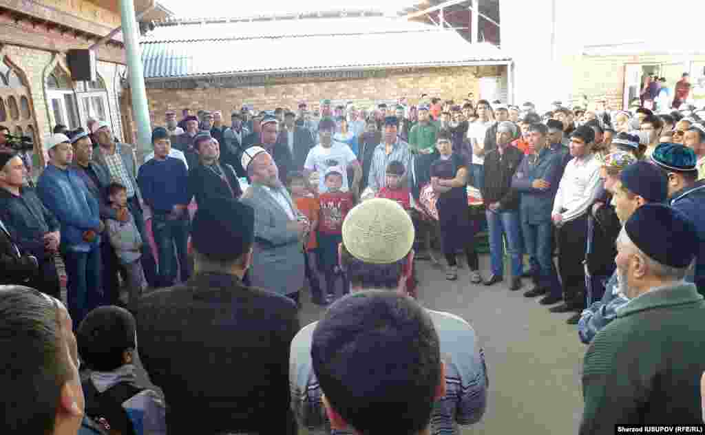 Kyrgyzstan - Osh funeral of victims of a car accident