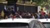 "Медициналык кароо деп айтуу кыйын". Мигранттарды убара кылган текшерүү