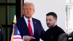 Президент США Дональд Трамп (слева) и президент Украины Владимир Зеленский, архивное фото
