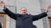 Левон Тер-Петросян приветствует участников митинга оппозиции, Ереван, 1 марта 2012 г.