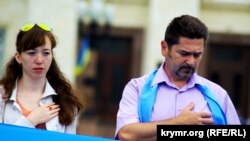 Herson şeerinde Azatlıq meydanında Qırımtatar Bayrağı Kününe bağışlanğan miting