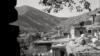 Alman fotoressamı Gerbert Listniñ 1943 senesi natsistler işğal etken Qırımda çıqarğan fotoressamı
