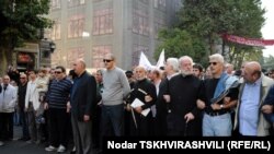 Журналист газеты «Версия» Нино Комахидзе вчерашнюю акцию назвал проваленным тестом «Национального форума»