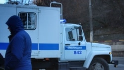Prohodkonı mahkemege ketirgen avtozak