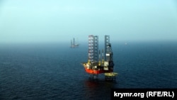 Украинские самоподъемные буровые установки в Черном море, архивное фото