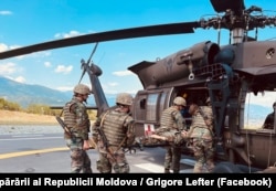 Militari moldoveni detașați în misiunea internațională de menținere a păcii KFOR, din Kosovo, desfășoară antrenamente, august 2025