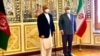د افغانستان د بهرنیو چارو وزارت سرپرست محمد حنیف اتمر له خپل ایراني سیال محمد جوای ظریف سره
