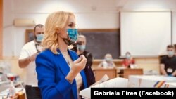 Romania - Gabriela Firea votează imediat după deschiderea secțiilor de votare