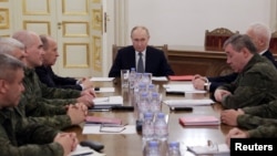 Președintele Rusiei, Vladimir Putin, s-a întâlnit marți cu comandanți de la vârful armatei ruse.