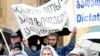 Традиционными призывами идти вперед к светлому будущему Грузии организаторы акции старались «обогреть» примерно полторы сотни ее участников, изрядно подмерзавших под неожиданно выпавшим в Тбилиси снегом