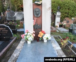 Магіла Міхася Ткачова на Ўсходніх могілках у Менску