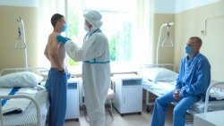 Тестирование вакцины против COVID-19 в московском госпитале имени Бурденко.