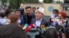 "მე ძალიან მადლიერი ვარ ქვეყნის ხელმძღვანელობის, პრეზიდენტ სადირ ნურგოჟოევიჩისა (ჟაპაროვი) იმისთვის, რომ ნება დამრთო ჩამოვსულიყავი ყირგიზეთში, ჩემს სამშობლოში. ჩამოვედი, რათა ვითანამშრომლო გამოძიებასთან...“ - განუცხადა ასკარ აკაევმა ჟურნალისტებს.