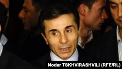 Хундадзе отмечает, что проблемы у компании на таможне возникли после 7 октября, когда основатель «Карту групп» миллиардер Бидзина Иванишвили заявил о намерении прийти к власти