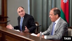 Совместная пресс-конференция Сергея Лаврова (справа) и Эльмара Мамедъярова, Москва, 21 мая 2013 г.