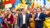 Молдова, лидер партии PAS Игорь Гросу (в центре) и премьер-министр Дорин Речан (справа) на митинге партии в Кишиневе, 26 сентября 2025 года