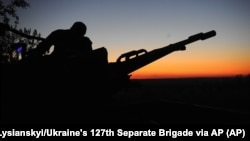 Украинские военные готовятся к отражению воздушного нападения, фото иллюстративное