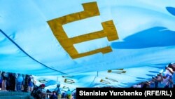Dünyada eñ büyük qırımtatar bayrağı