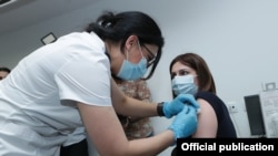 Armenia - Armenian Health Minister Anahit Avanesian is vaccinated against COVID-19 in Yerevan, April 28, 2021