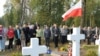 Непрызнаваны беларускімі ўладамі Саюз палякаў адзначае 75-я ўгодкі абароны Горадні. Ушанаваньне памяці абаронцаў Горадні на могілках у Сапоцкіне.