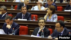 Մասնագիտական հանձնաժողովի անդամները խորհրդարանում, 4-ը սեպտեմբերի, 2015թ. 