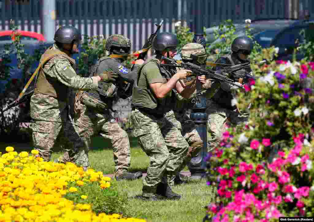 Kyiv and many Ukrainian cities have recently formed local territorial defense units to prepare civilians in the event they need to take up arms&nbsp;in a conflict. Ukraine&#39;s military is trying to bolster readiness and learn from past mistakes in the eastern Donbas region, where Russia-backed fighters seized territory in 2014.