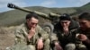 Нагорный Карабах - Военнослужащие Армии обороны Нагорного Карабаха завтракают на позициях близ села Матагис (в 70 км от Степанакерта), 6 апреля 2016 г.