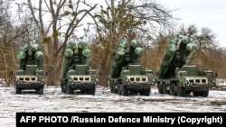 რუსეთის S-400 საჰაერო თავდაცვის სისტემები სამხედრო სწავლებისას ბელარუსის ტერიტორიაზე. 9 თებერვალი.