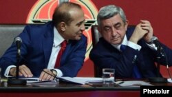 Премьер-министр Армении Овик Абрамян (слева) и президент Армении Серж Саргсян (архив)