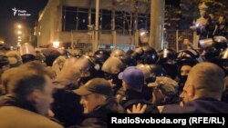 Штурханіна ў час акцыі пратэсту 17 кастрычніка