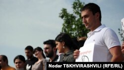 Молодые оппозиционеры потребовали от власти освобождения фотокорреспондентов под залог и снятия с дела грифа секретности