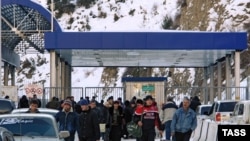 ზემო ლარსის სასაზღვრო-გამშვები პუნქტი