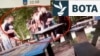 Pamje të shkëputura nga një video e publikuar nga Policia e Moldavisë, në të cilat duket se shihen moldavë në Serbi duke u trajnuar për menaxhimin e protestave të organizuara nga Rusia.