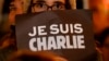 «Je Suis Charlie» ("Мен Чарлимін") деген жазуы бар плакат ұстап тұрған адам. Ницца, 7 қаңтар 2015 жыл.