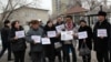 ADAM BOL журналының жабылуына қарсы аштық жариялаған басылым редакторы Гүлжан Ерғалиеваны қолдаған акция. Алматы, 24 қаңтар 2015 жыл. (Көрнекі сурет)