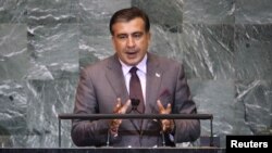 В 20-минутной грузинский речи президент успел описать все достижения и успехи, которых добилась в стране команда реформаторов, вопреки тому, что в нескольких десятках километрах от Тбилиси продолжают стоять российские танки