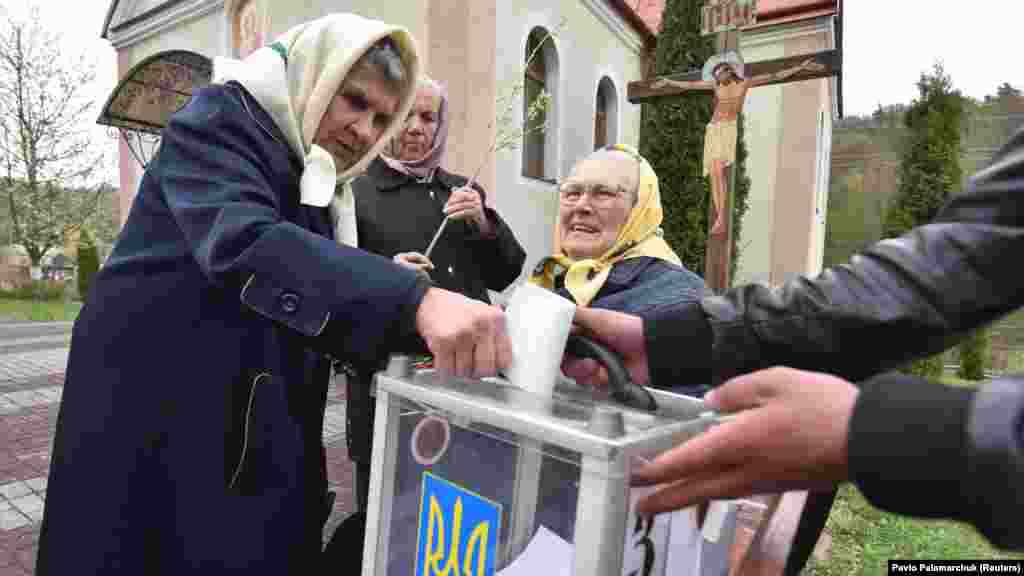 Lvov vilâyetiniñ Maydan köyünde rey berüv