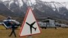 A320 жолаушылар ұшағы құлаған аймақта жүрген құтқарушылар. 24 наурыз 2015 жыл.