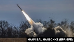 Украин куралдуу күчтөрү HIMARS реактивдүү артиллериялык системасын Херсон облусунда колдонууда. 5-ноябрь, 2022-жыл. Украина.
