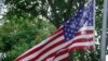 Американский флаг развевается на здании посольства США в Баку