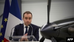 Ֆրանսիայի պաշտպանության նախարար Սեբաստիեն Լըկորնյու, արխիվ