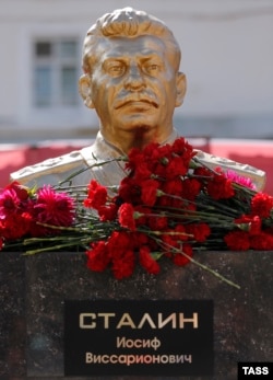 სტალინის ბიუსტი