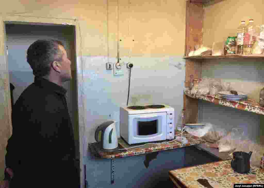 Ас бөлмесі. Бұл жерде Ибрагим палау әзірлейді.
